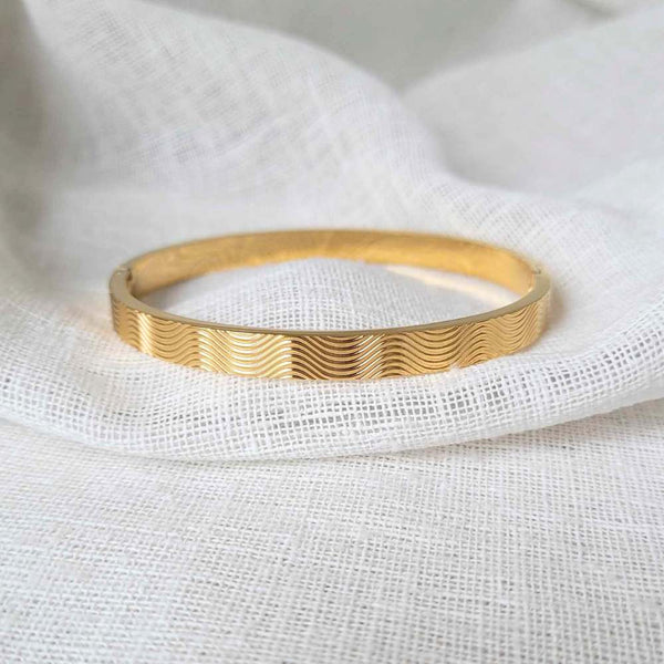 GABRIELLA Gold Wave Bangle